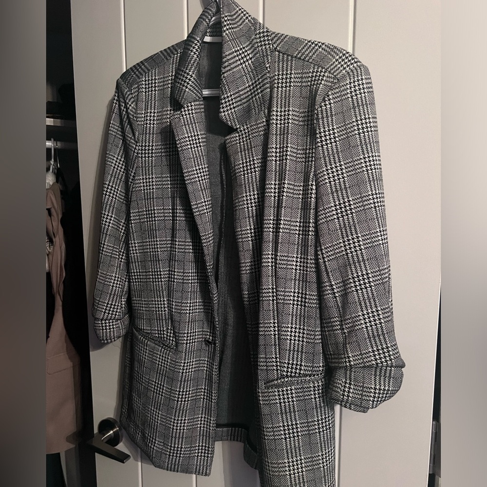 Women’s houndstooth boyfriend blazer